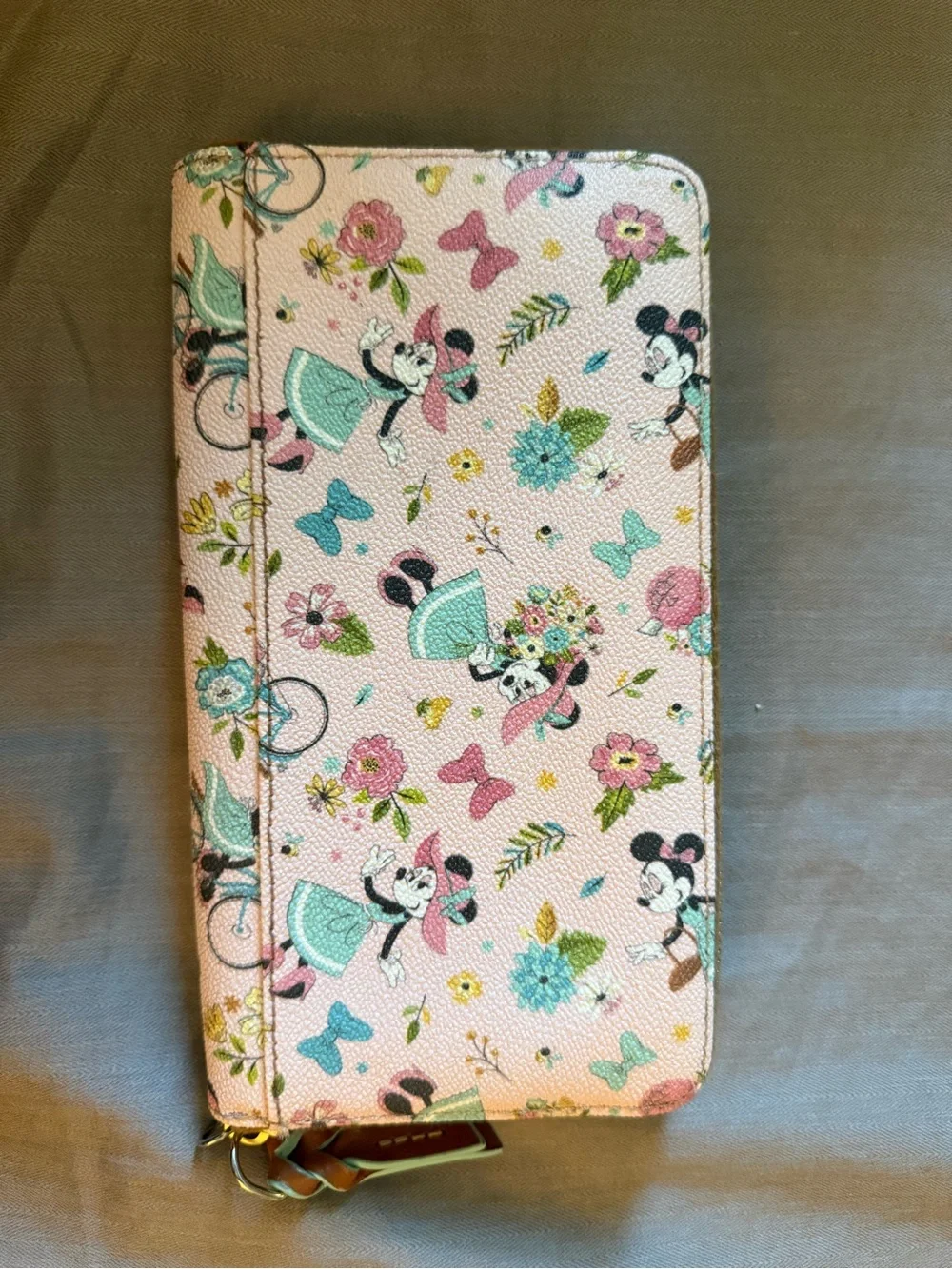 Dooney & Bourke Minnie Mouse Wallet Disney Flower and Garden Festival 2020